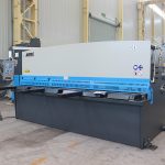 vökva lak málm guillotine klippa vél CNC klippa fyrir málm disk, málm klippa vél